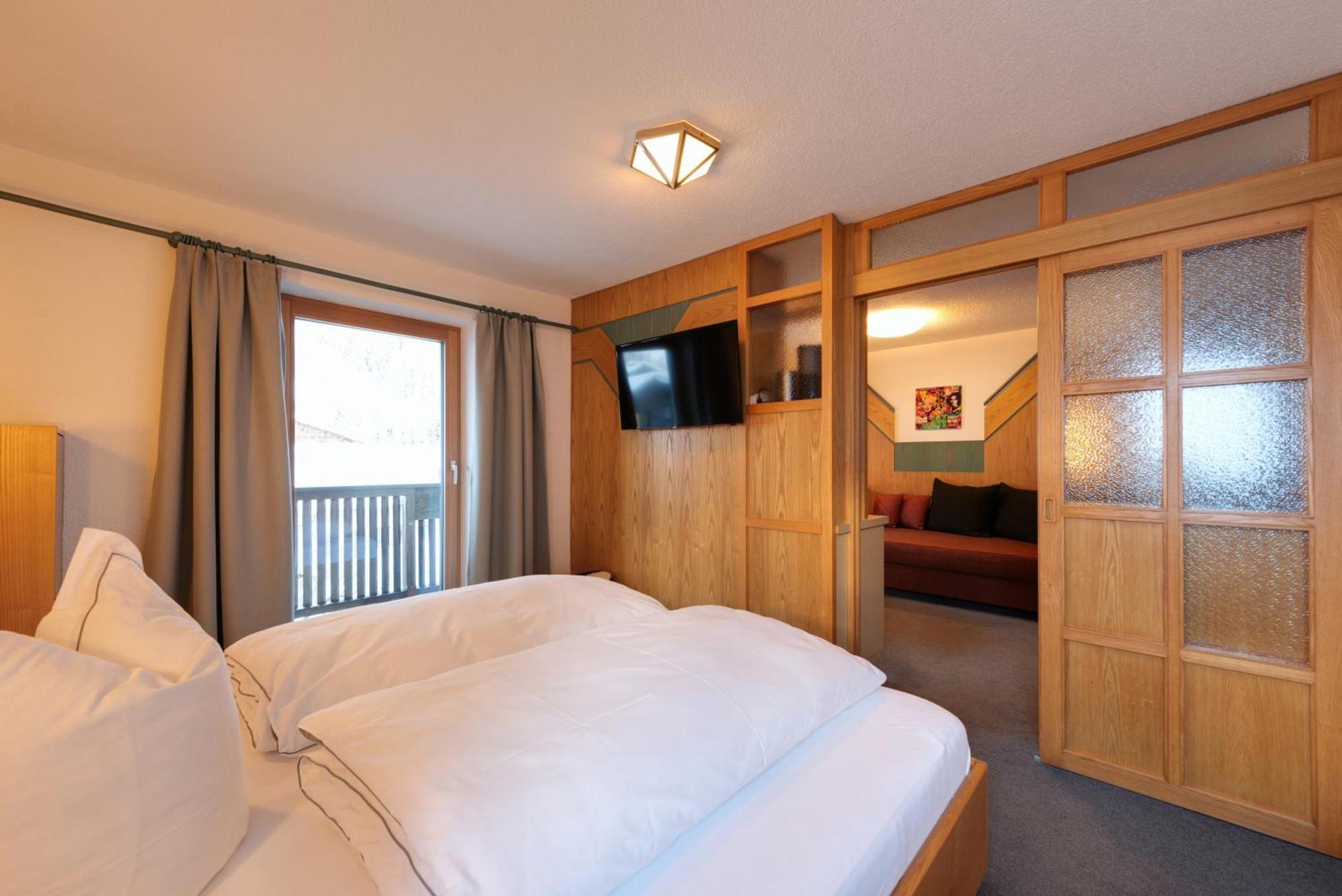 Hotel Pension Kirchplatz Sankt Anton am Arlberg Ruang foto