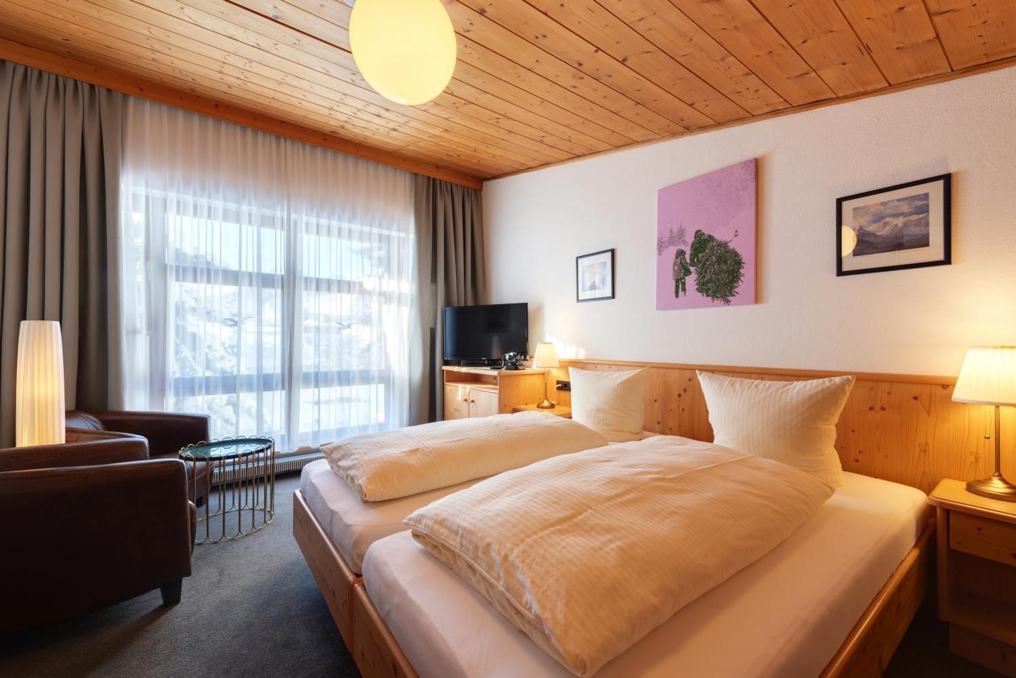 Hotel Pension Kirchplatz Sankt Anton am Arlberg Ruang foto
