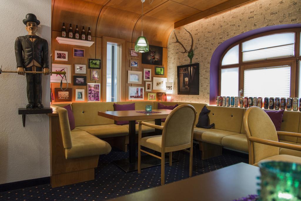 Hotel Pension Kirchplatz Sankt Anton am Arlberg Bagian luar foto