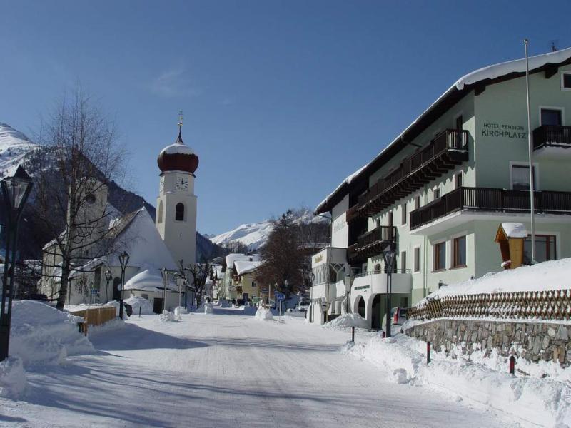 Hotel Pension Kirchplatz Sankt Anton am Arlberg Bagian luar foto