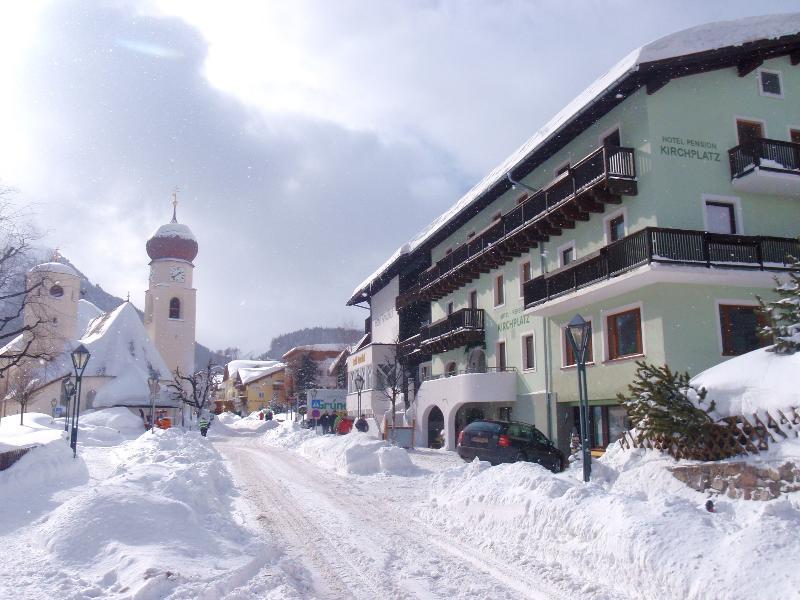 Hotel Pension Kirchplatz Sankt Anton am Arlberg Bagian luar foto